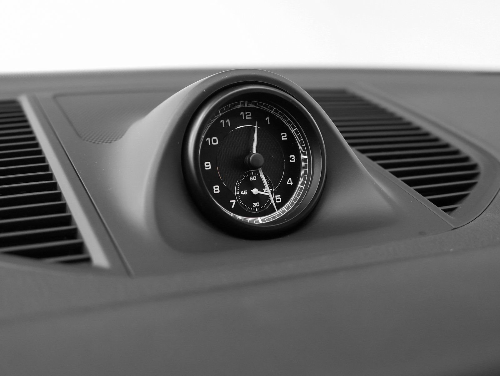 Certified 2025 Porsche Macan image 35