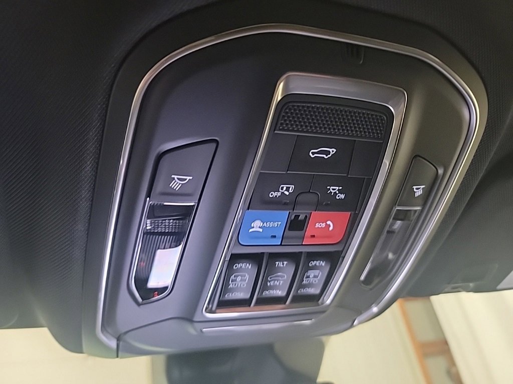 New 2025 Jeep Grand Cherokee L Limited w/ Luxury Tech Group II image 24