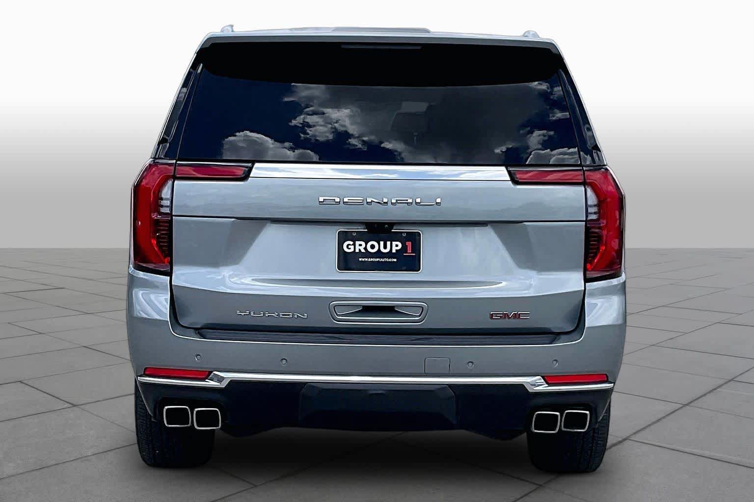 Used 2025 GMC Yukon XL Denali w/ Denali Reserve Package RWD image 5