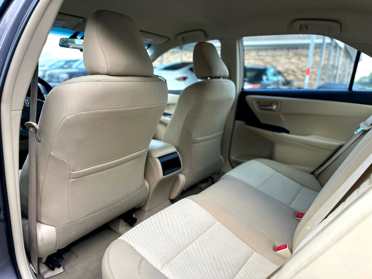 Used 2015 Toyota Camry LE image 32