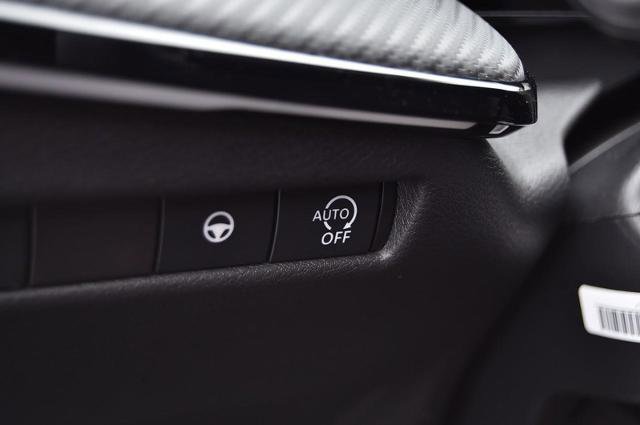 New 2025 Nissan Kicks SR image 11