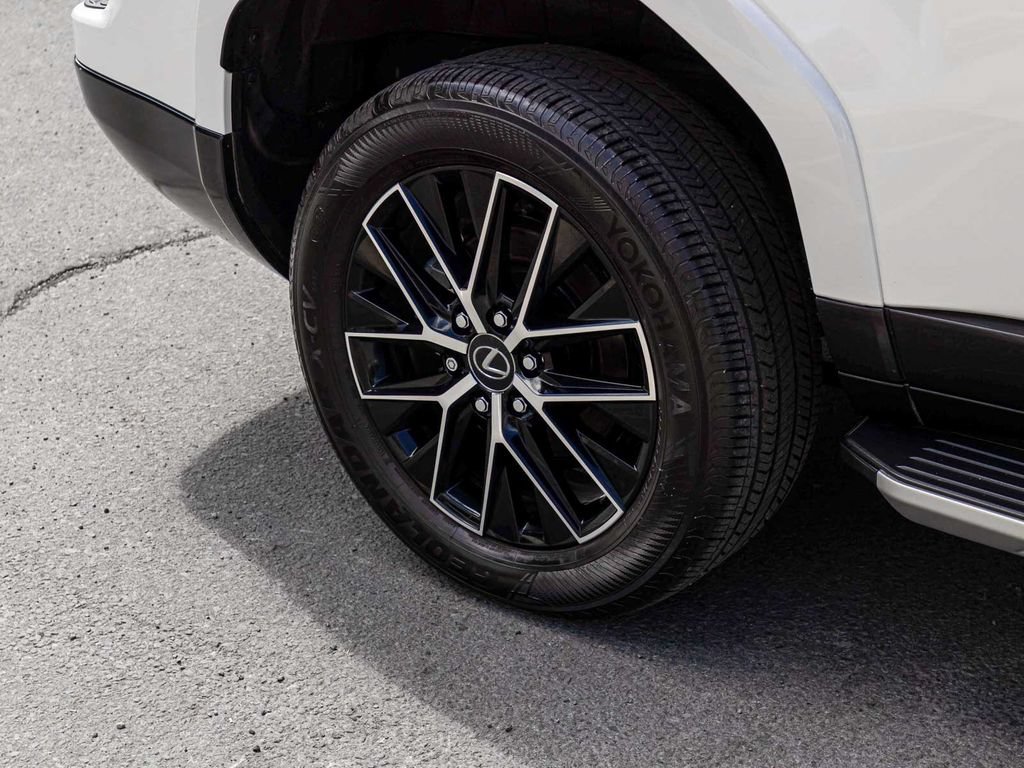Used 2024 Lexus GX 550 w/ Accessory Package (31) AWD/4WD image 10