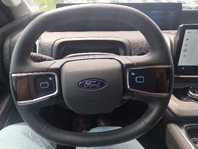 Used 2025 Ford Expedition Max Active AWD/4WD image 37