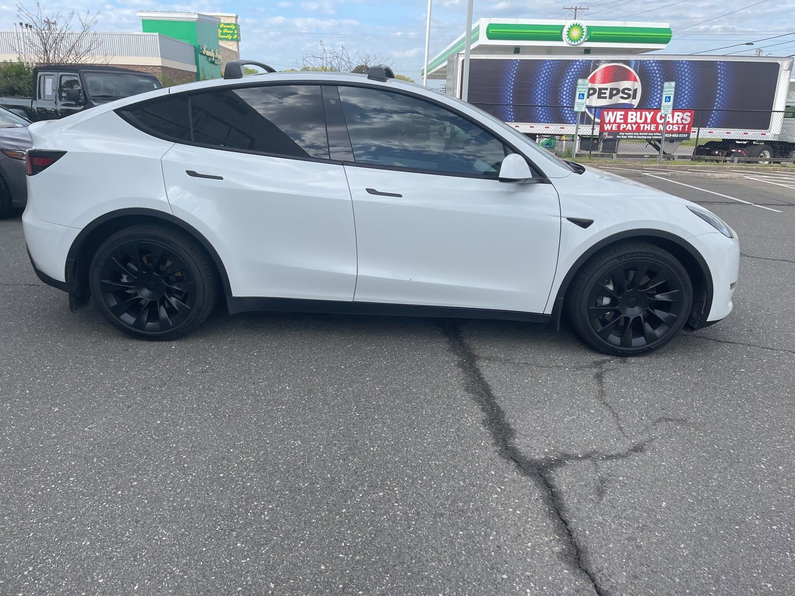 Used 2020 Tesla Model Y Long Range image 11