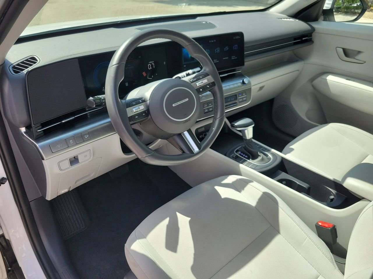 Used 2025 Hyundai Kona SEL FWD image 14