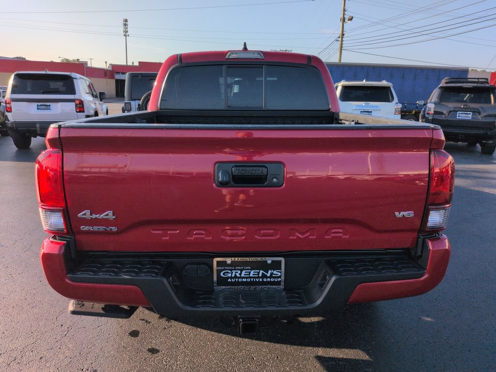 Used 2022 Toyota Tacoma SR AWD/4WD image 4