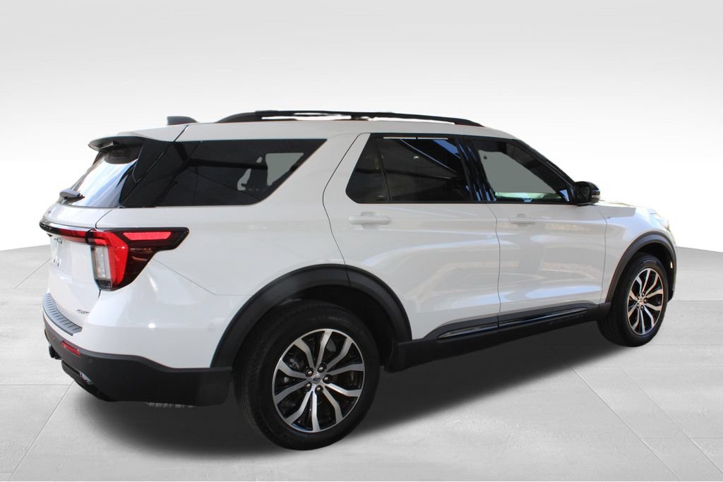 Used 2025 Ford Explorer ST-Line AWD/4WD image 16