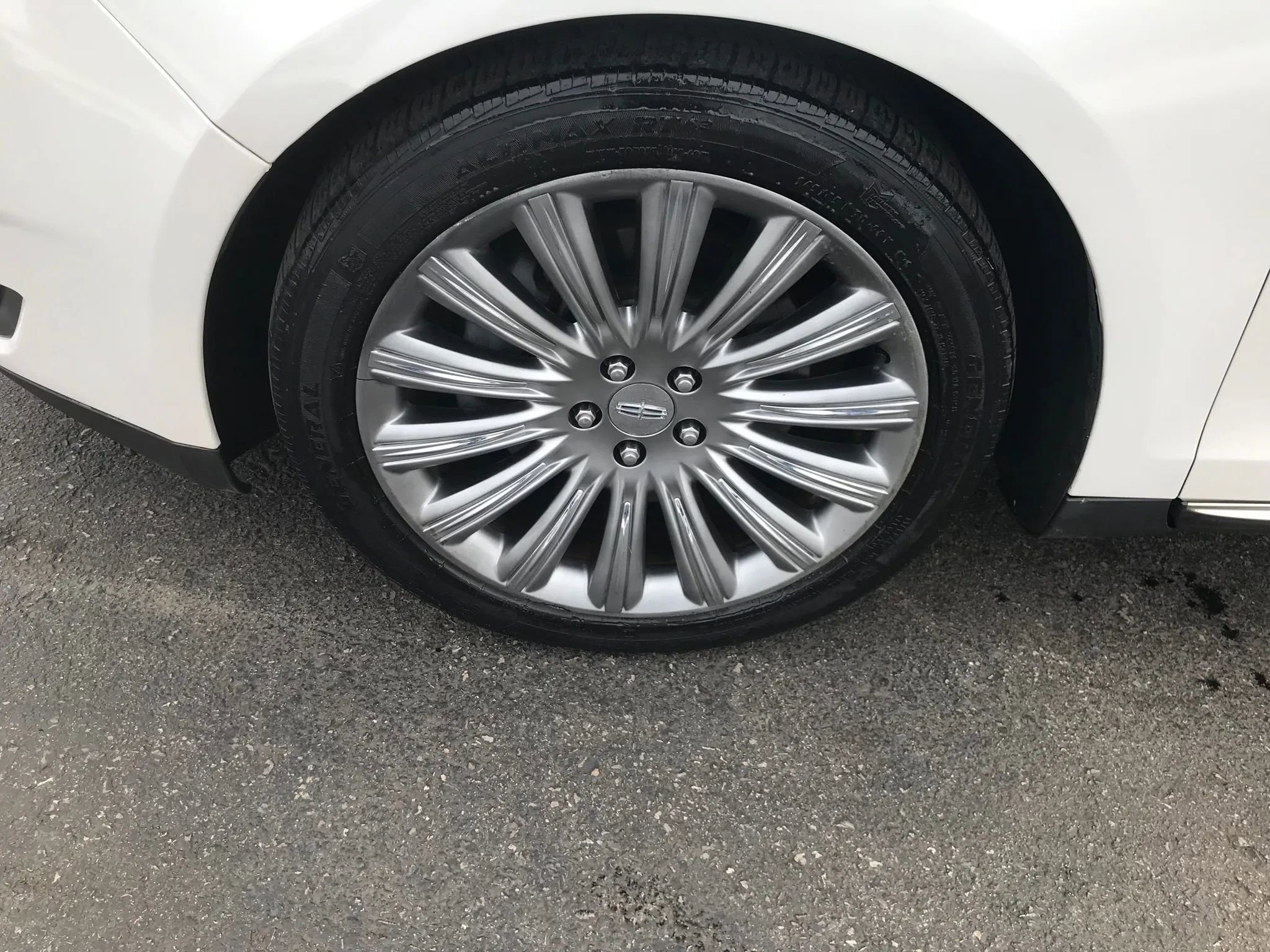 Used 2014 Lincoln MKS Sedan 4D w/ Equipment Group 101A image 46
