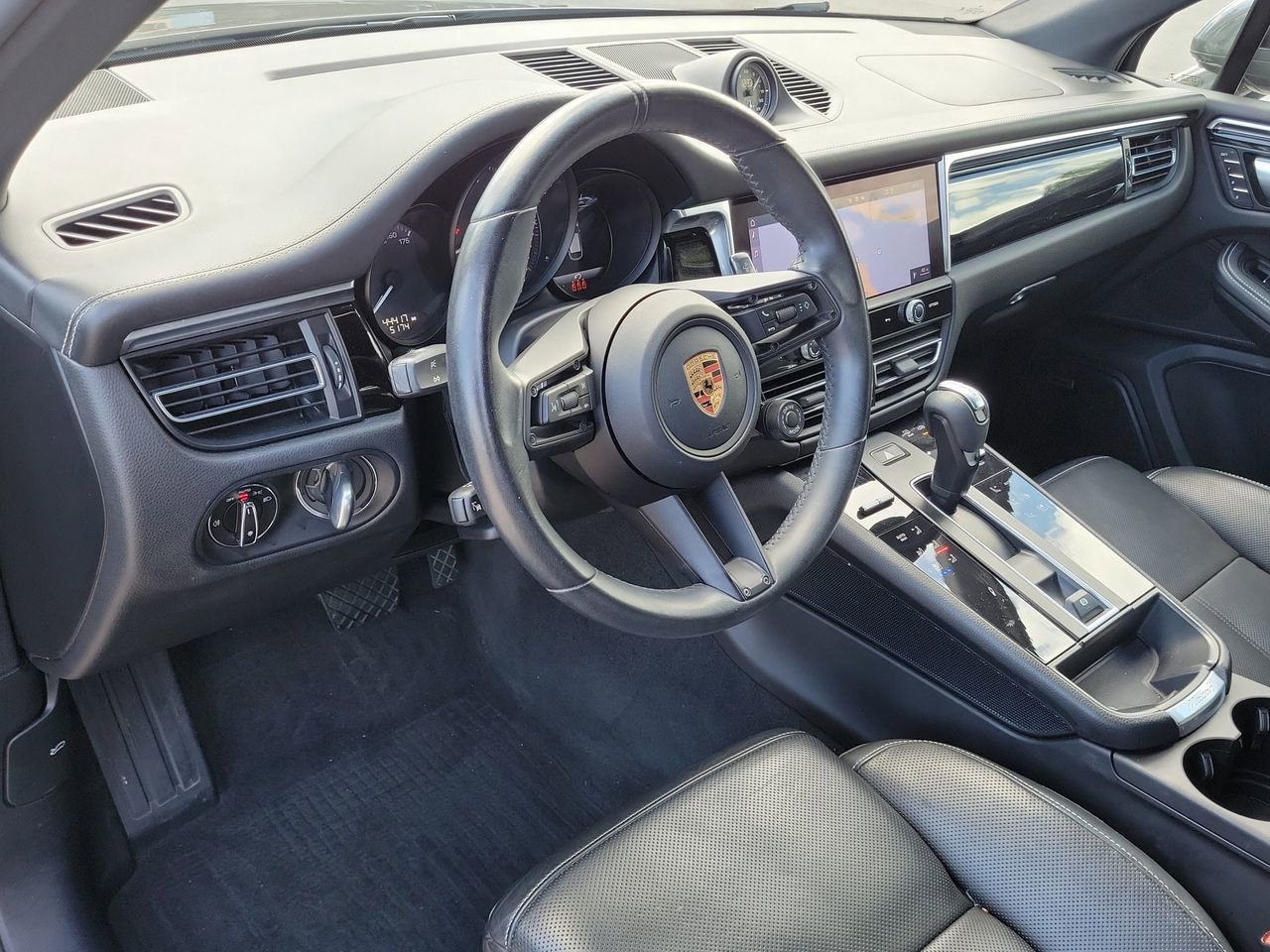 Used 2023 Porsche Macan Turbo image 20
