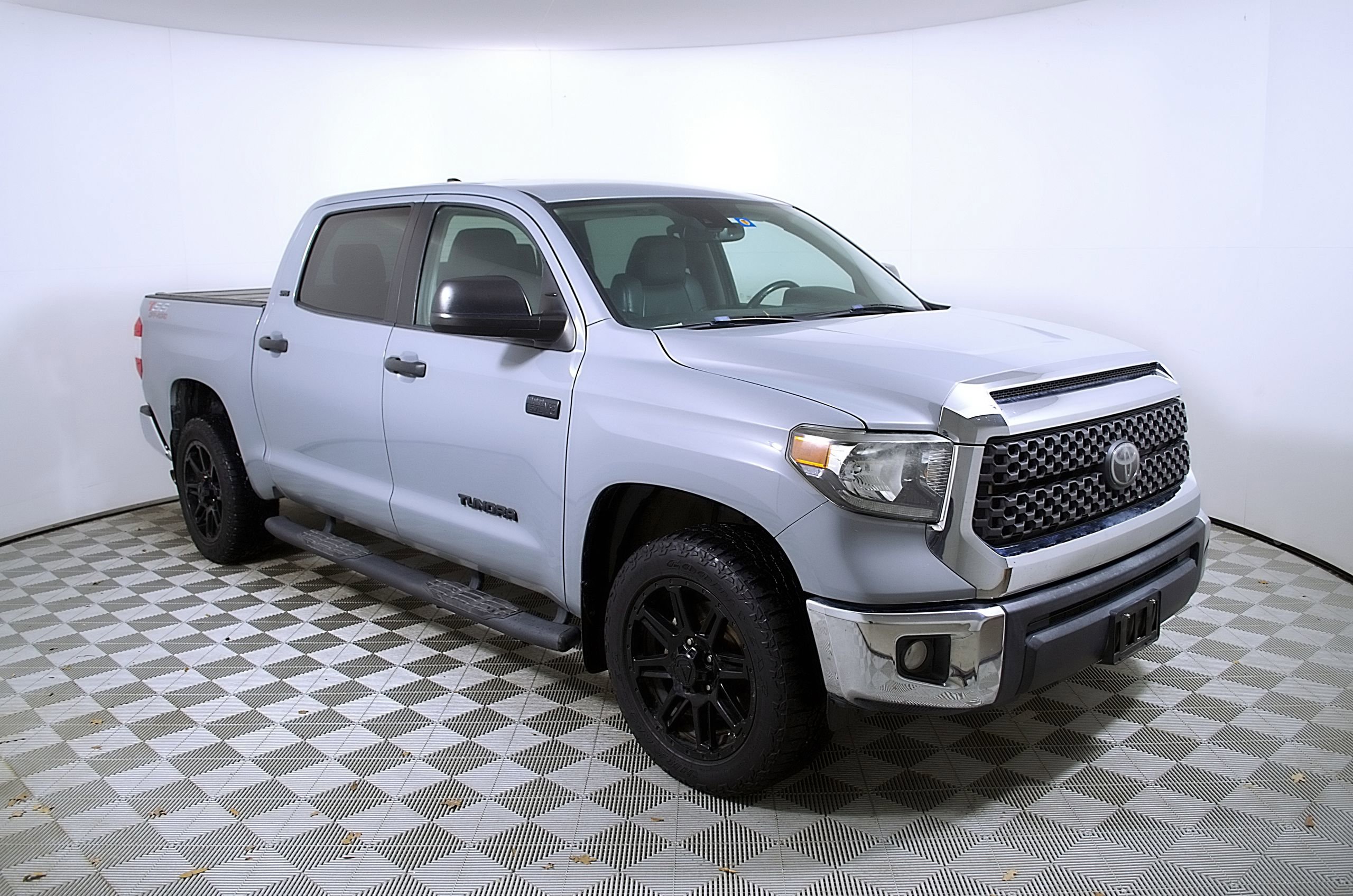 Used 2020 Toyota Tundra SR5 w/ SR5 Leather Package RWD image 7