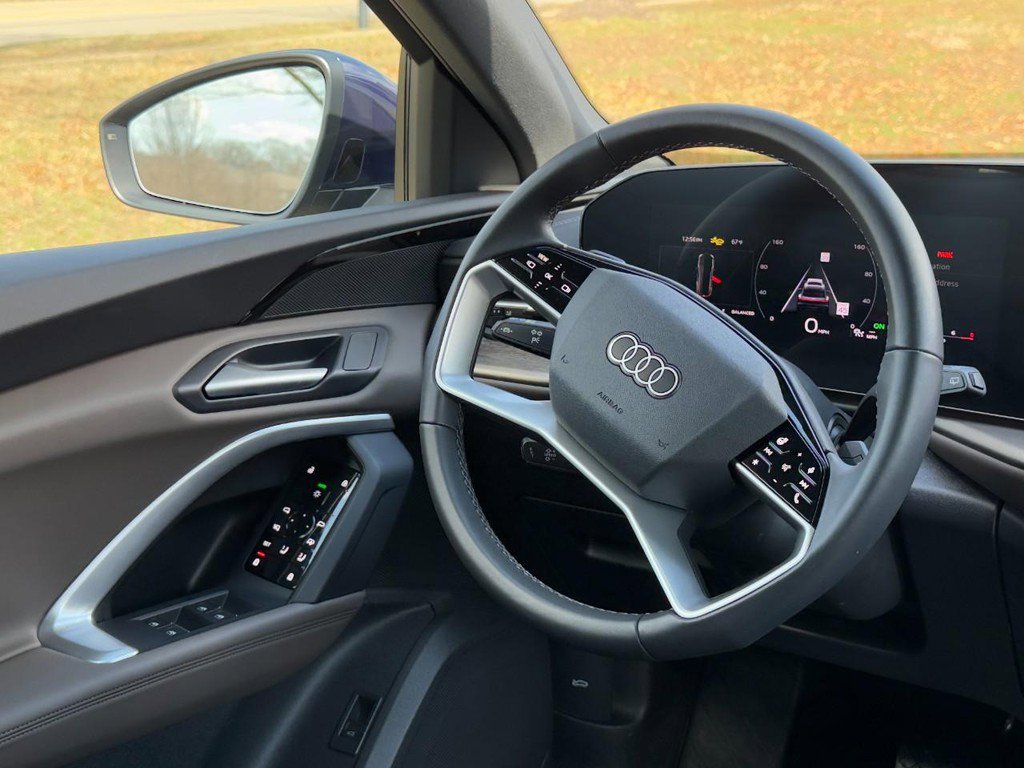 Used 2025 Audi Q5 Premium w/ Convenience Package image 12