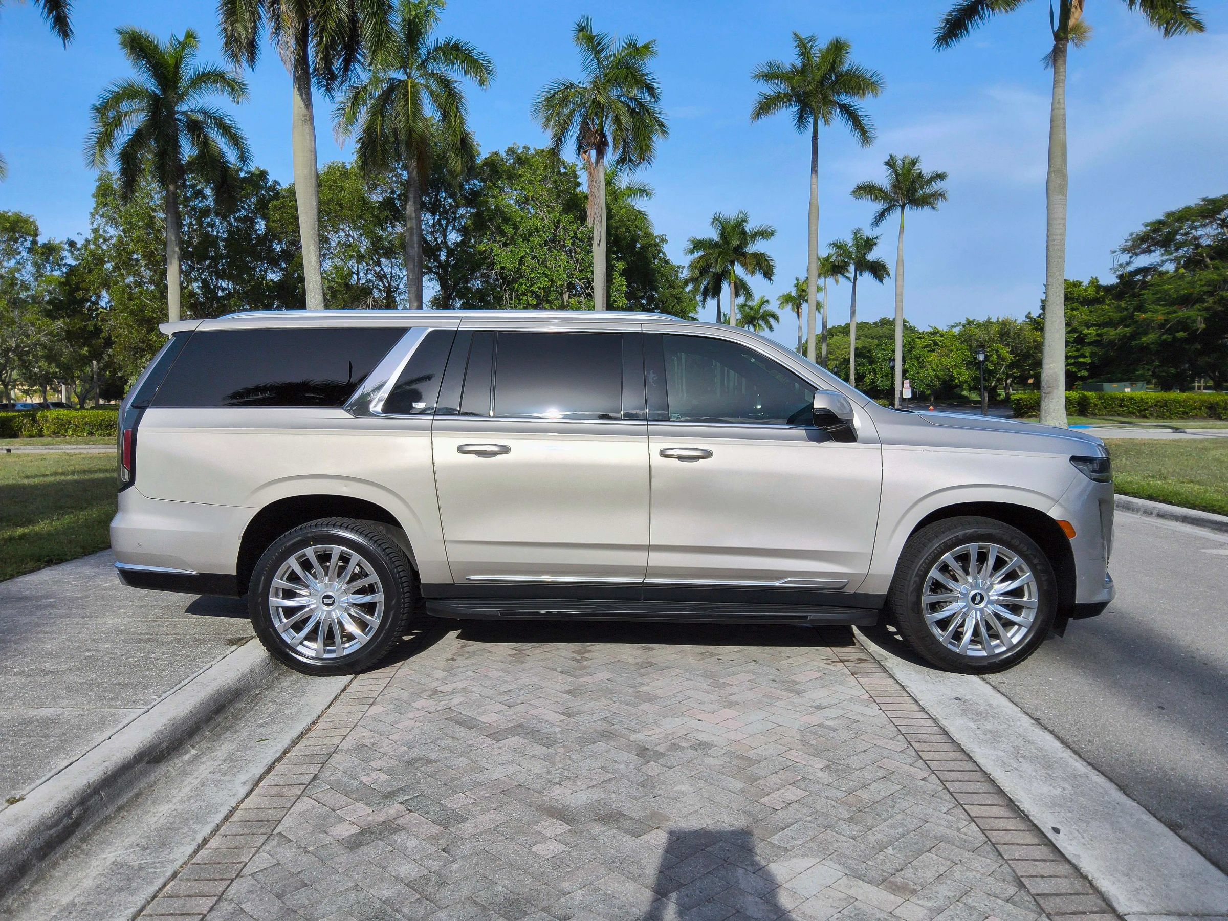 Used 2021 Cadillac Escalade ESV Premium Luxury w/ Performance Package RWD image 20