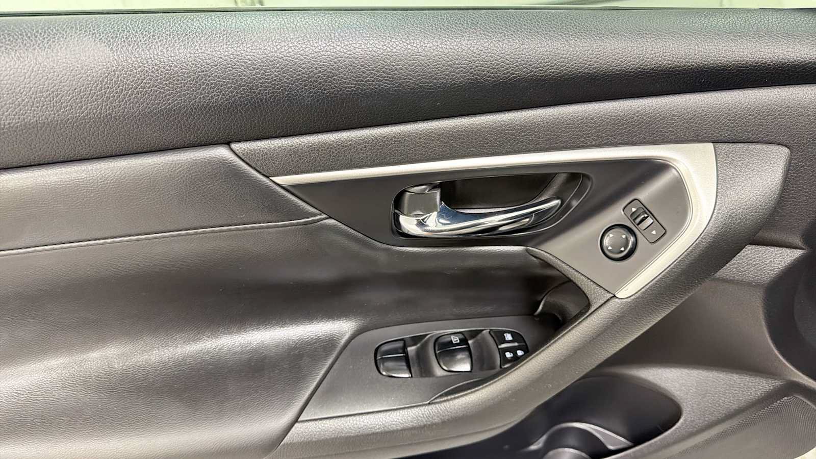 Used 2015 Nissan Altima 2.5 S w/ Power Driver Seat Package FWD image 15