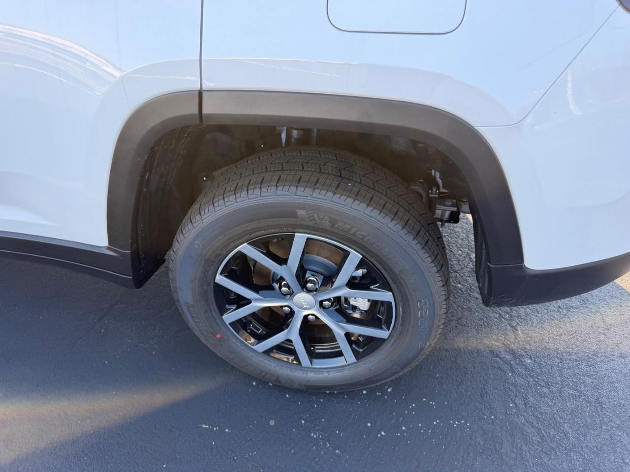 New 2025 Jeep Grand Cherokee Limited w/ Luxury Tech Group II image 5