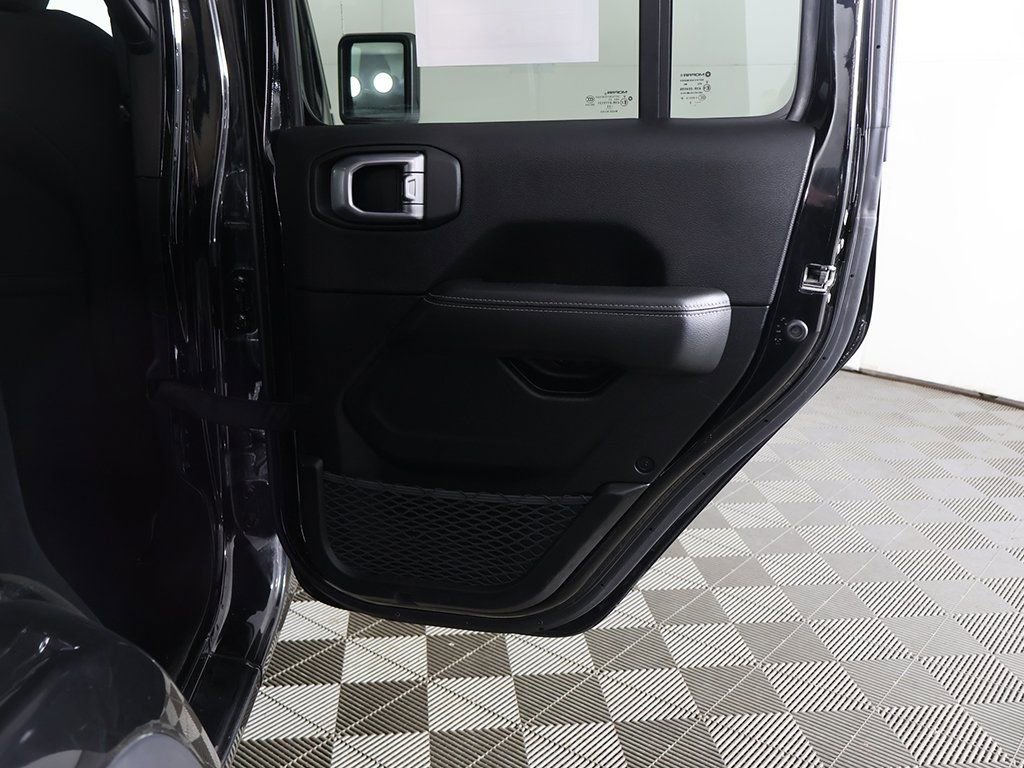 Used 2023 Jeep Wrangler Unlimited Sahara AWD/4WD image 21