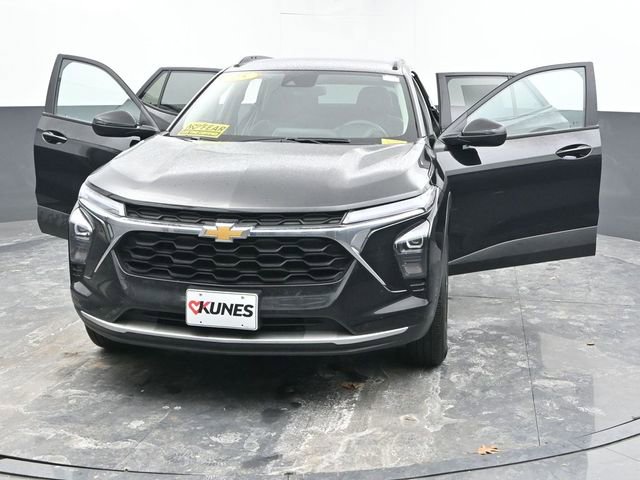 Used 2025 Chevrolet Trax LT image 52