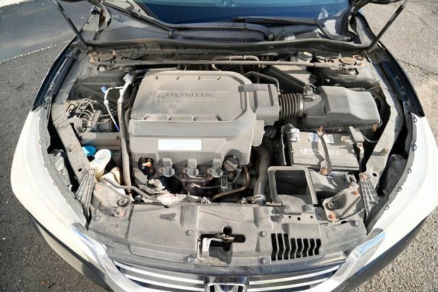 Used 2015 Honda Accord Touring image 16