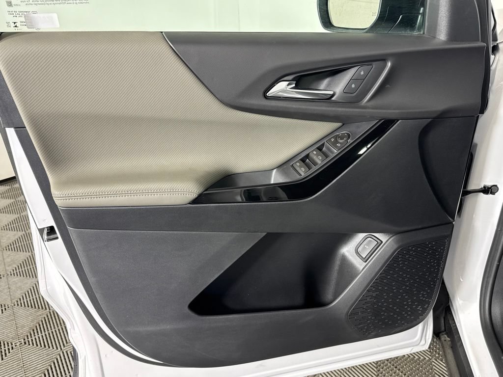 New 2026 Chevrolet Equinox LT w/ Convenience Package II AWD/4WD image 24
