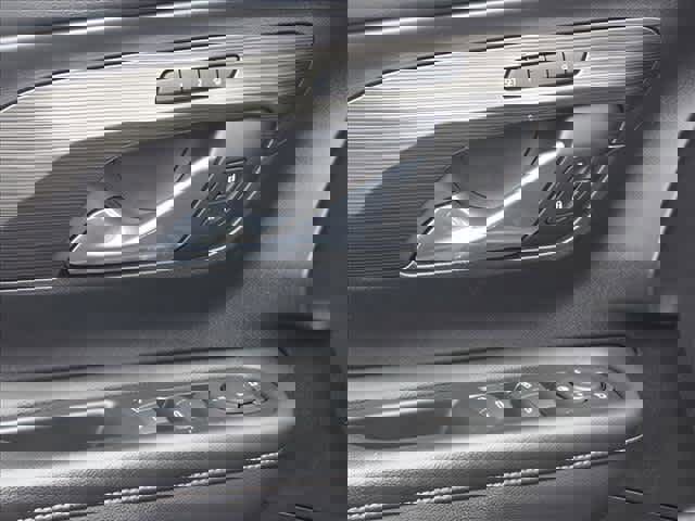 Used 2022 GMC Terrain SLT w/ Tech Package image 14