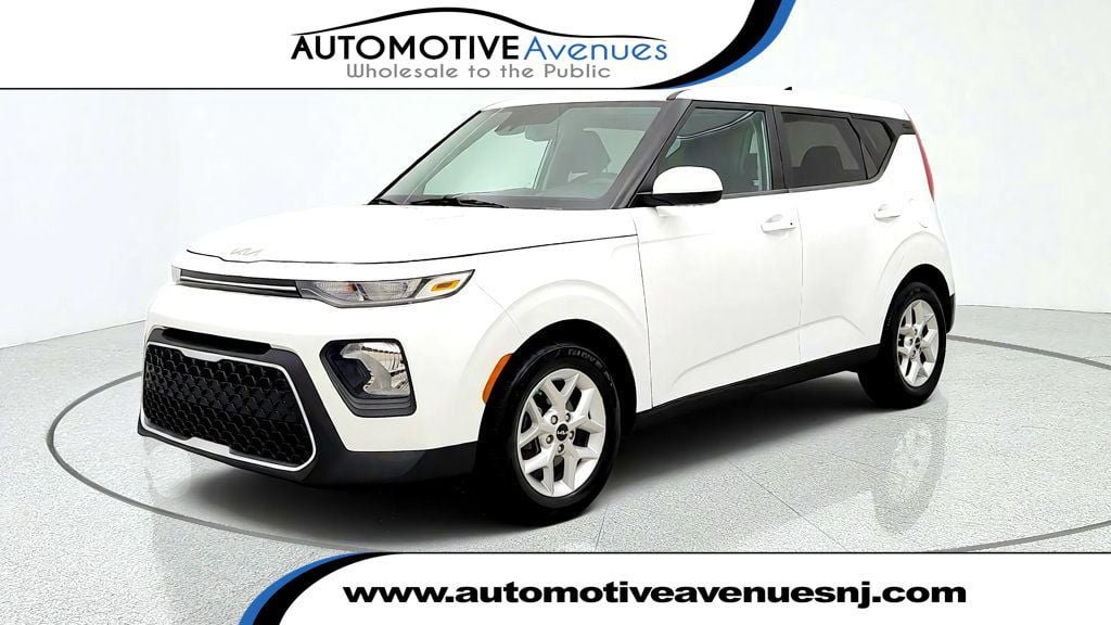 Used 2022 Kia Soul S FWD image 1