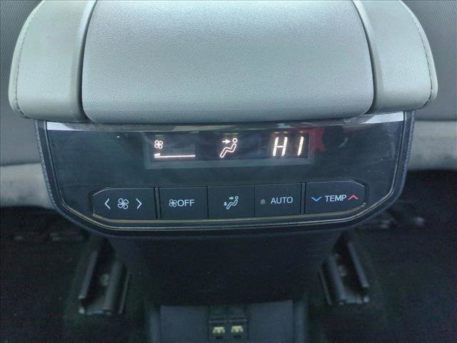 Used 2020 Toyota Highlander L image 16