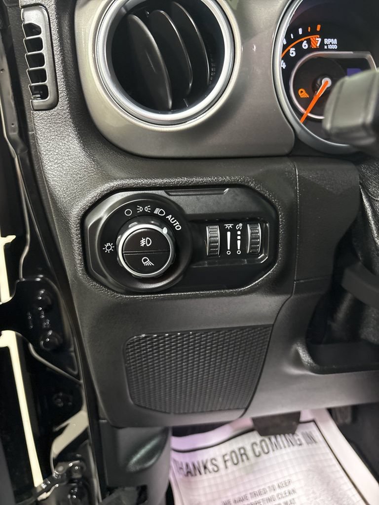 Used 2020 Jeep Gladiator Overland AWD/4WD image 10
