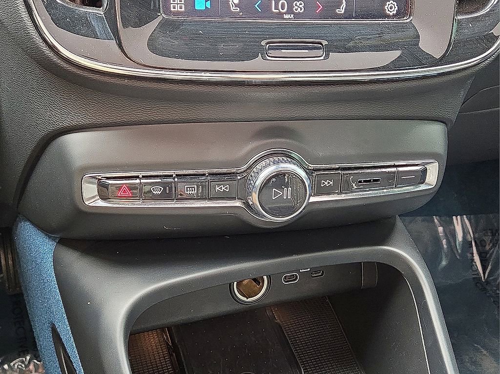 Used 2023 Volvo C40 P8 Recharge Ultimate image 31