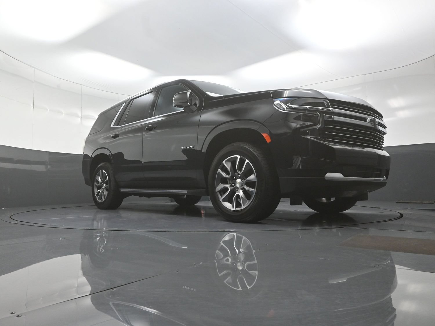 Used 2022 Chevrolet Tahoe LT w/ Luxury Package AWD/4WD image 9