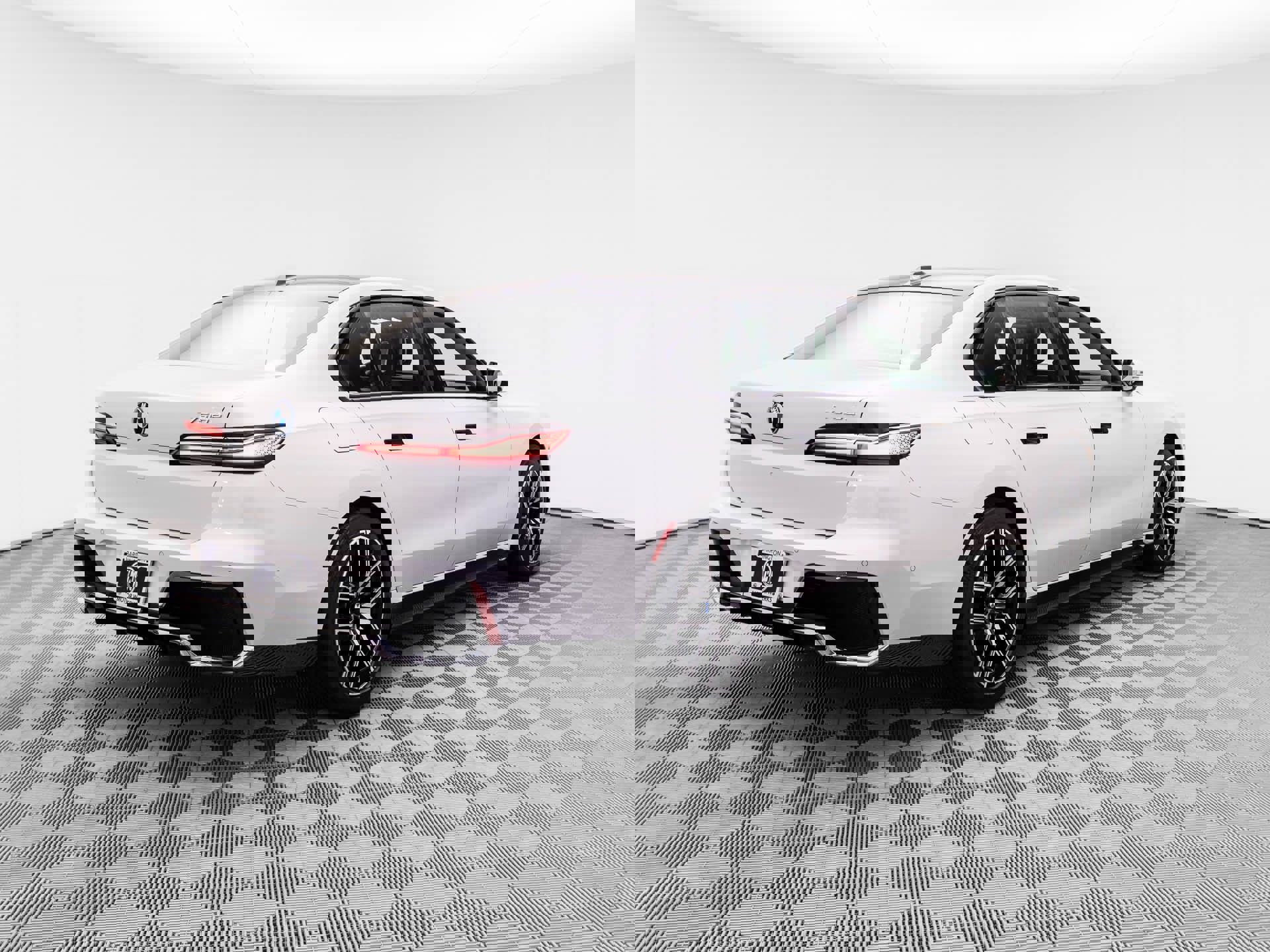 New 2025 BMW 750e xDrive image 6