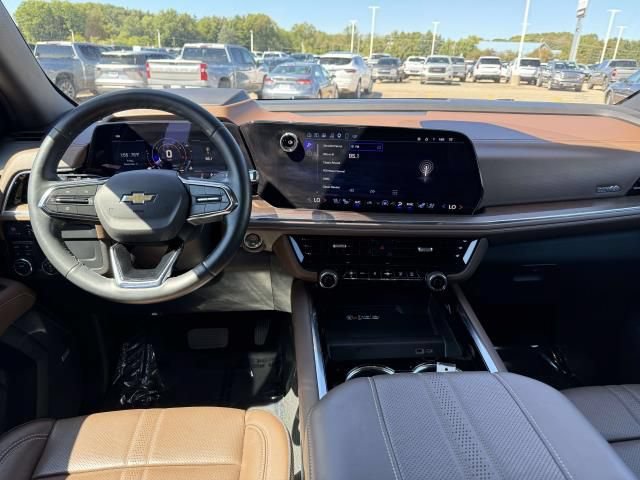 Used 2025 Chevrolet Tahoe High Country AWD/4WD image 17