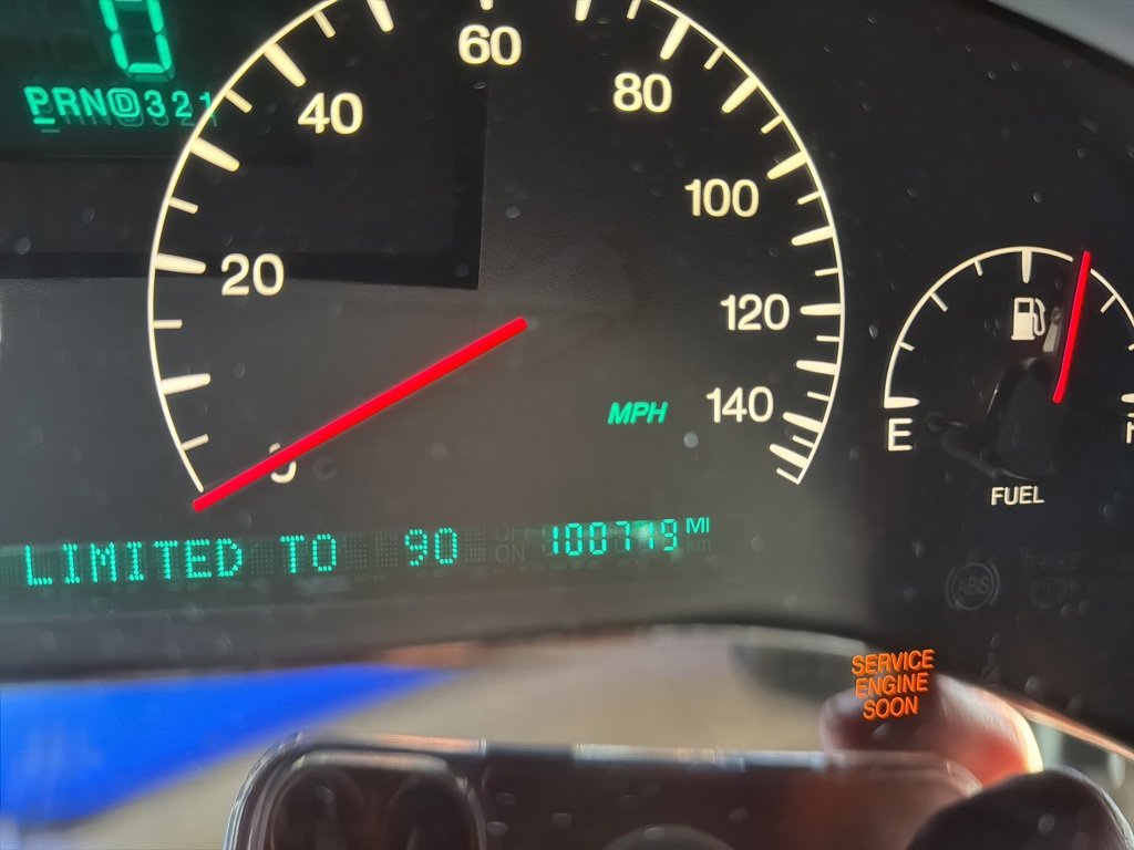 Used 2002 Cadillac De Ville DTS w/ Premium Equipment Pkg image 12