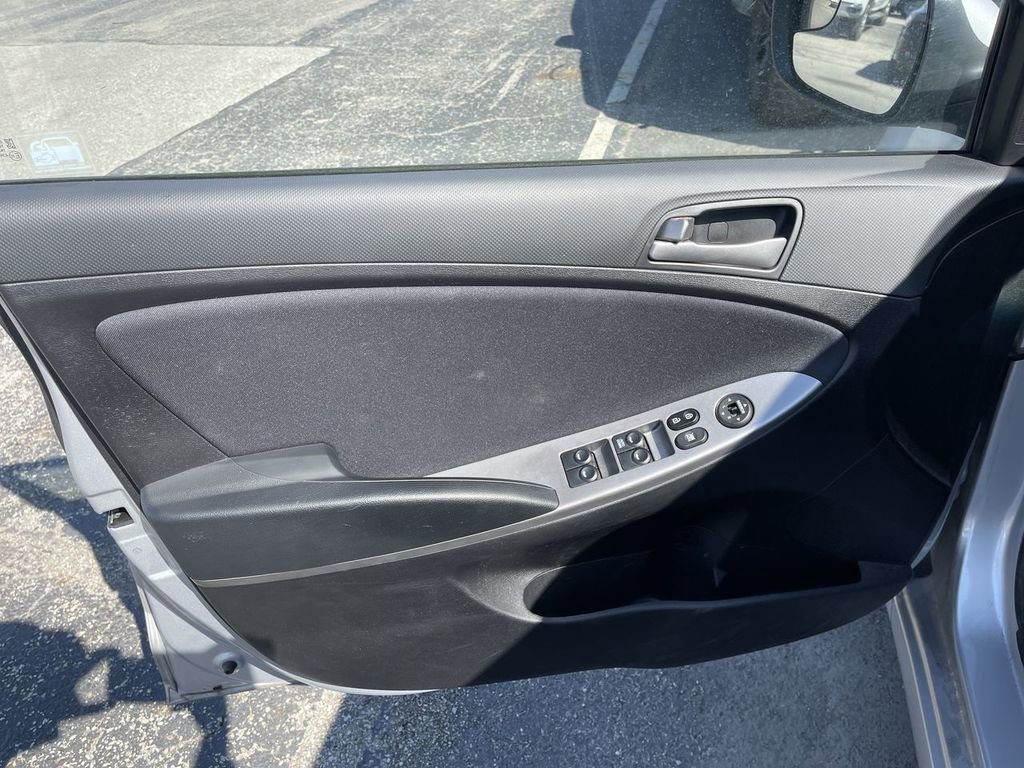 Used 2016 Hyundai Accent SE image 3