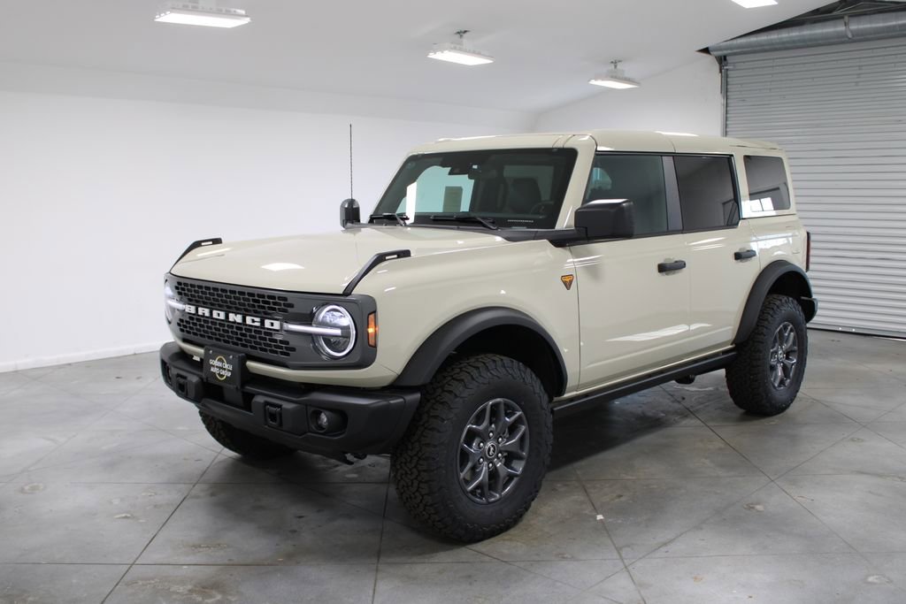 New 2025 Ford Bronco Badlands image 3