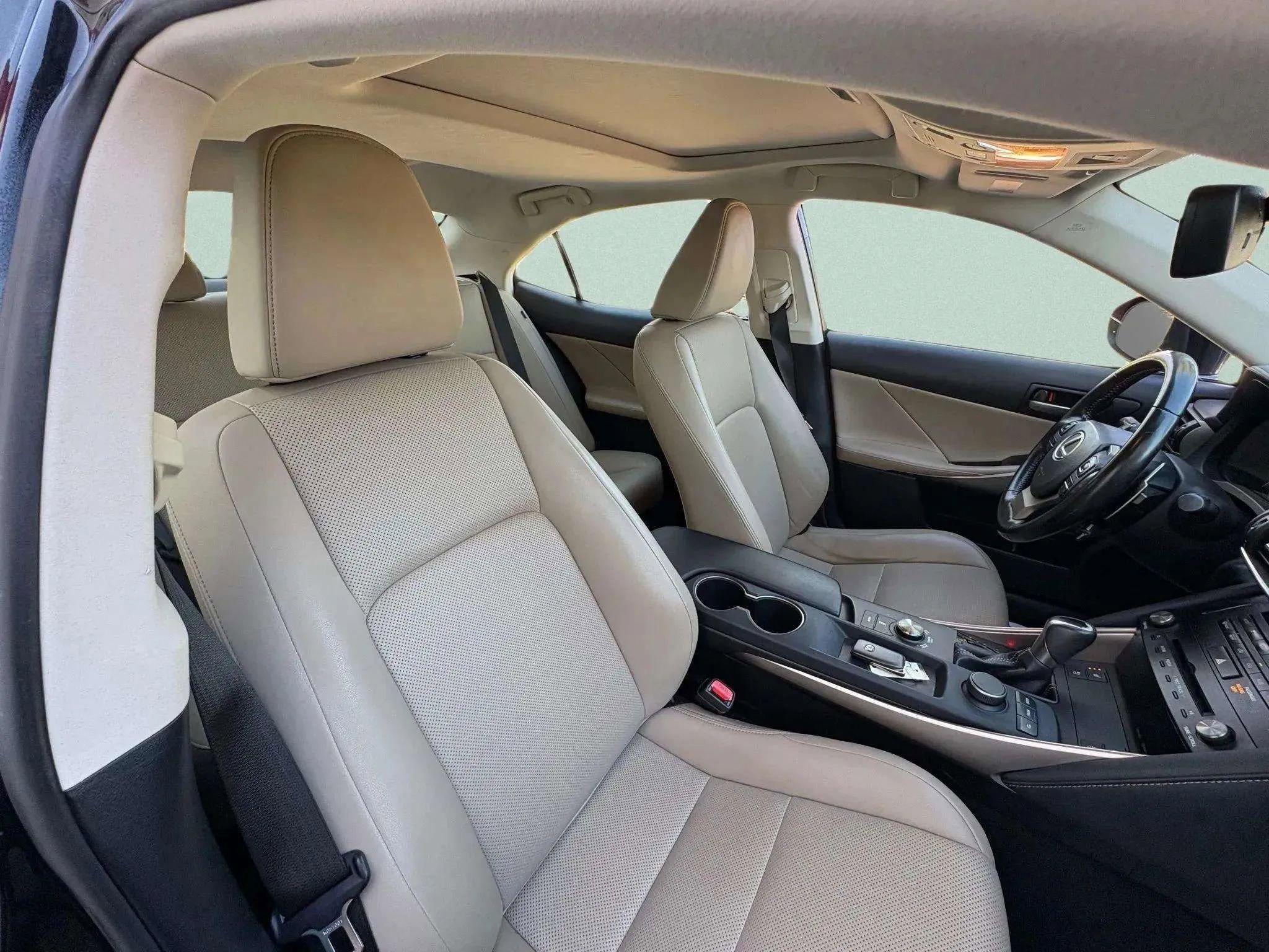 Used 2017 Lexus IS 300 AWD w/ Premium Package image 9