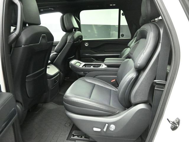 Used 2025 Lincoln Navigator L Reserve w/ Jet Appearance Package image 21