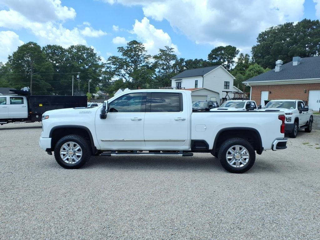 Used 2024 Chevrolet Silverado 2500 High Country w/ Technology Package AWD/4WD image 4