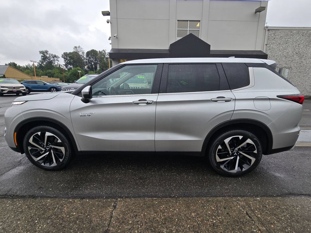 Used 2023 Mitsubishi Outlander 4WD Plug-In Hybrid image 9
