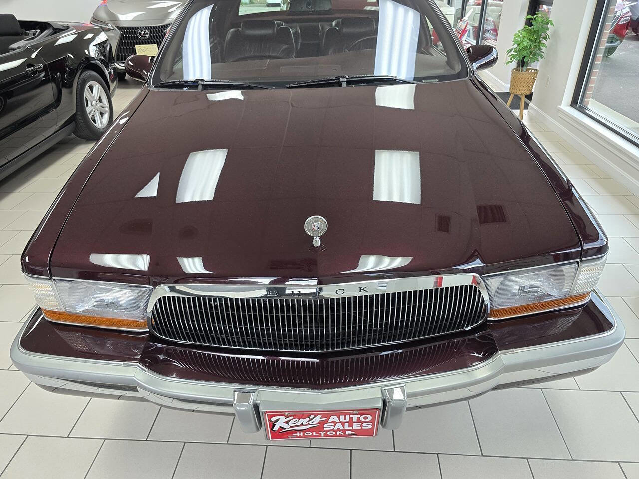 Used 1996 Buick Roadmaster Sedan RWD image 3