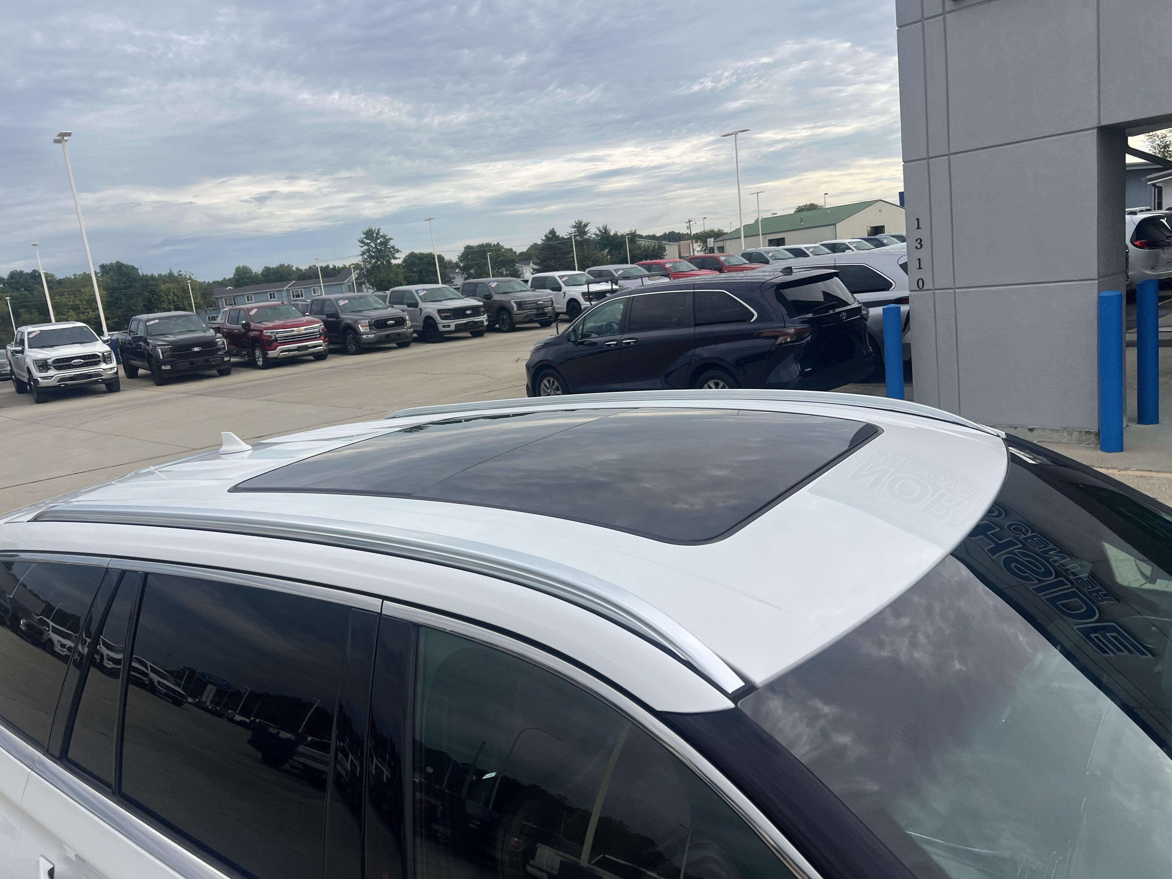 Used 2023 Lincoln Aviator Reserve w/ Equipment Group 201A AWD/4WD image 3