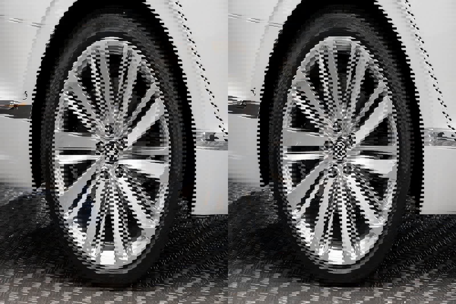 Used 2023 Bentley Flying Spur W12 image 61