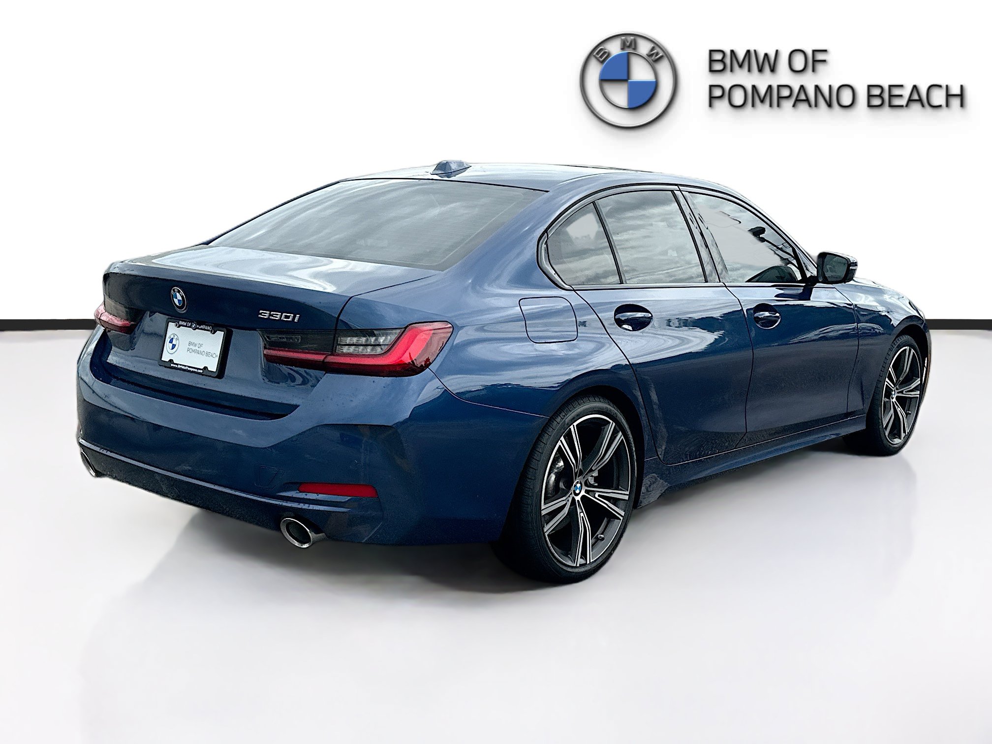 Used 2023 BMW 330i Sedan w/ Premium Package RWD image 6