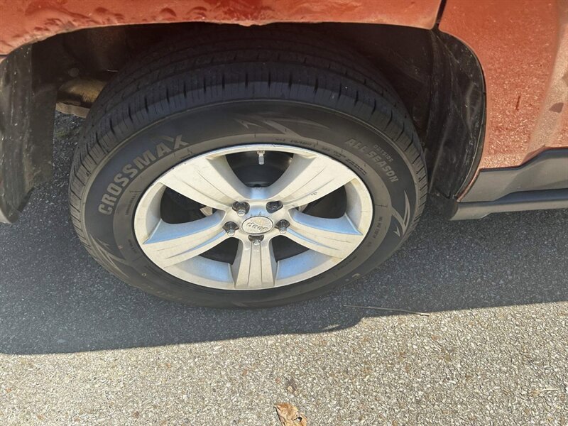Used 2012 Jeep Patriot Latitude w/ Sun/Sound Group AWD/4WD image 12