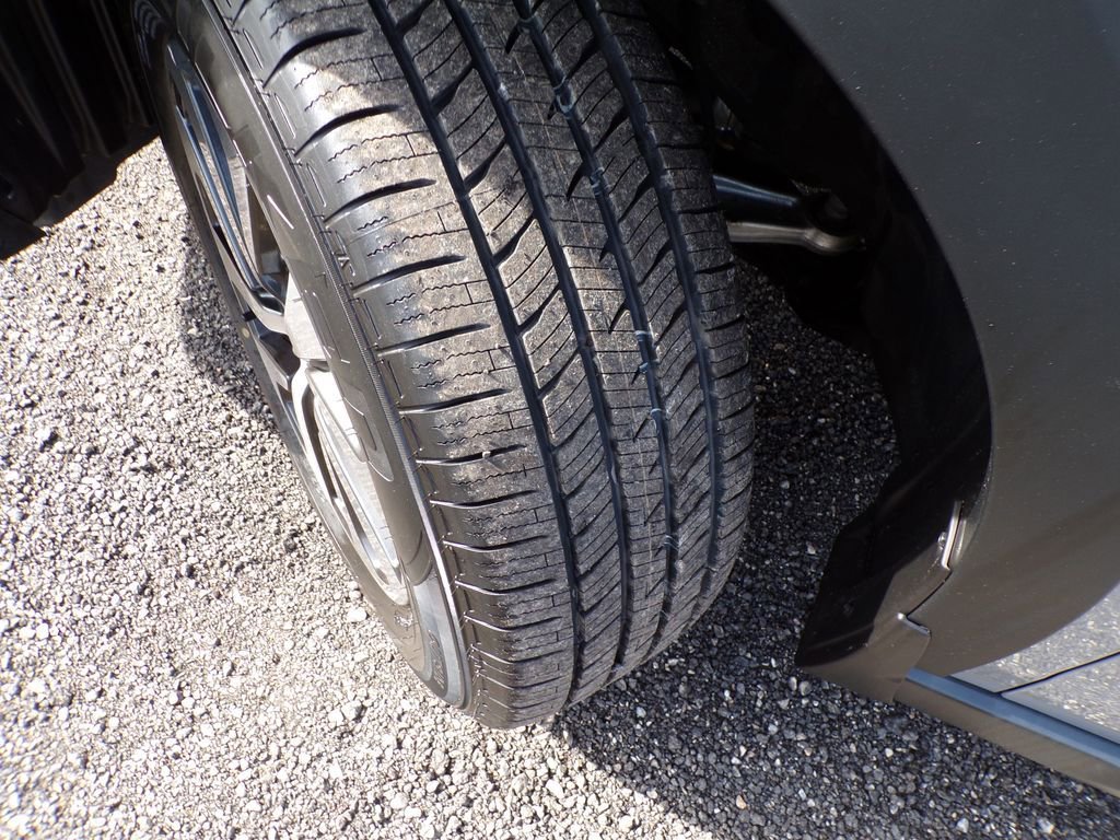 Used 2023 Subaru Outback Premium image 2