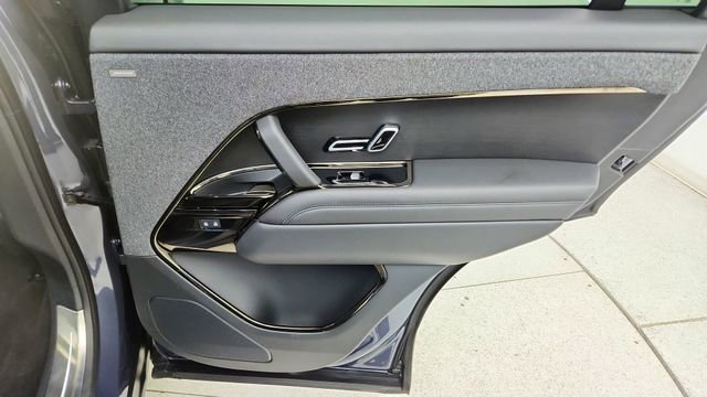 Used 2025 Land Rover Range Rover Sport SE image 29