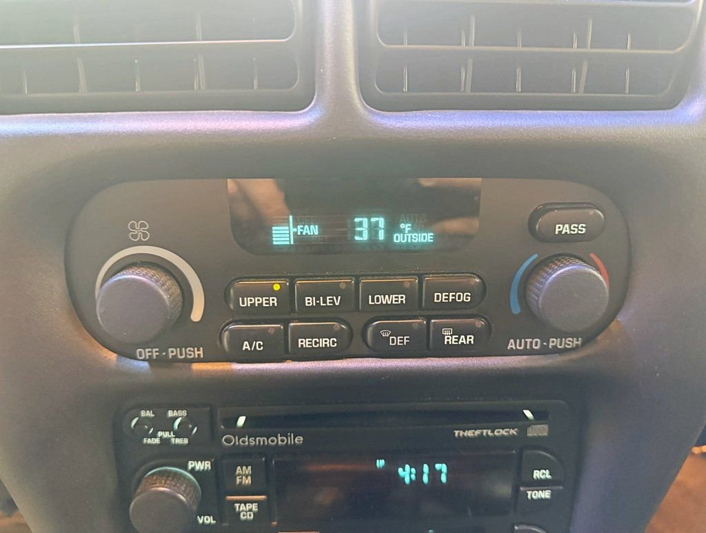 Used 1997 Oldsmobile Cutlass Supreme SL image 16