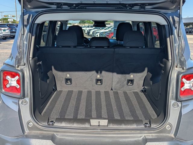 Used 2023 Jeep Renegade Altitude AWD/4WD image 19