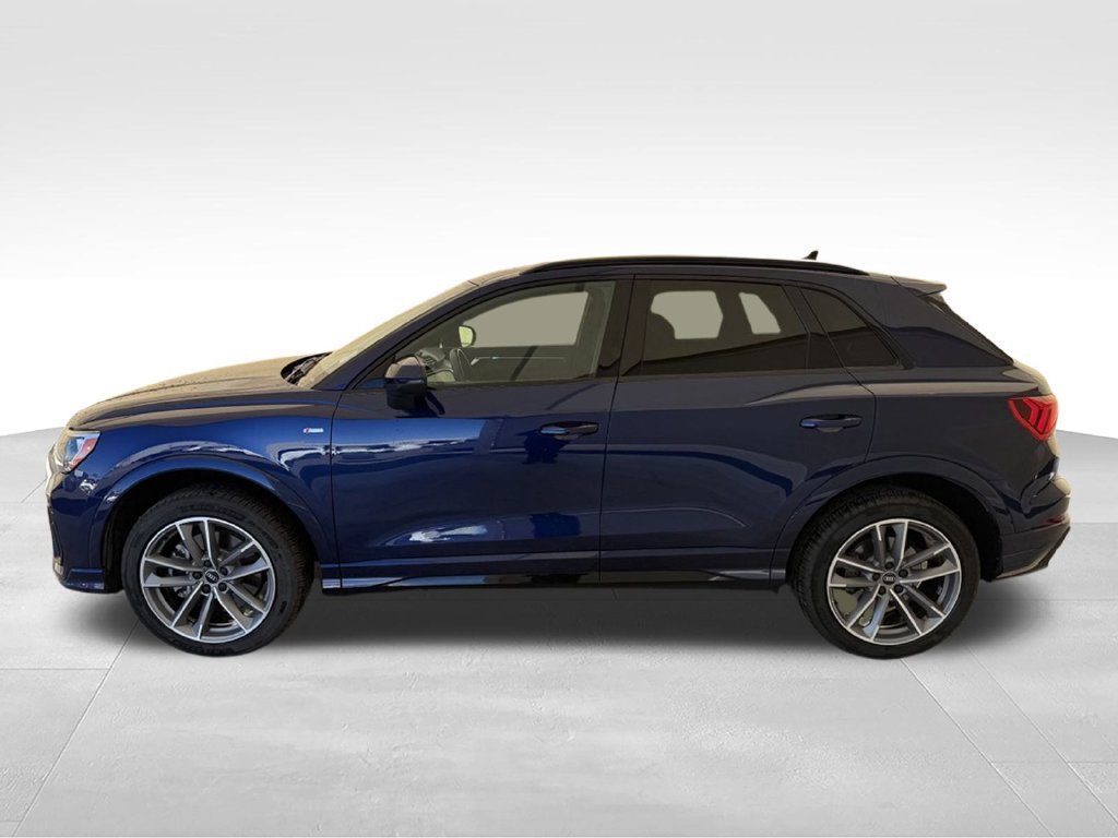 Used 2022 Audi Q3 2.0T Premium w/ Black Optic Sport Package AWD/4WD image 9