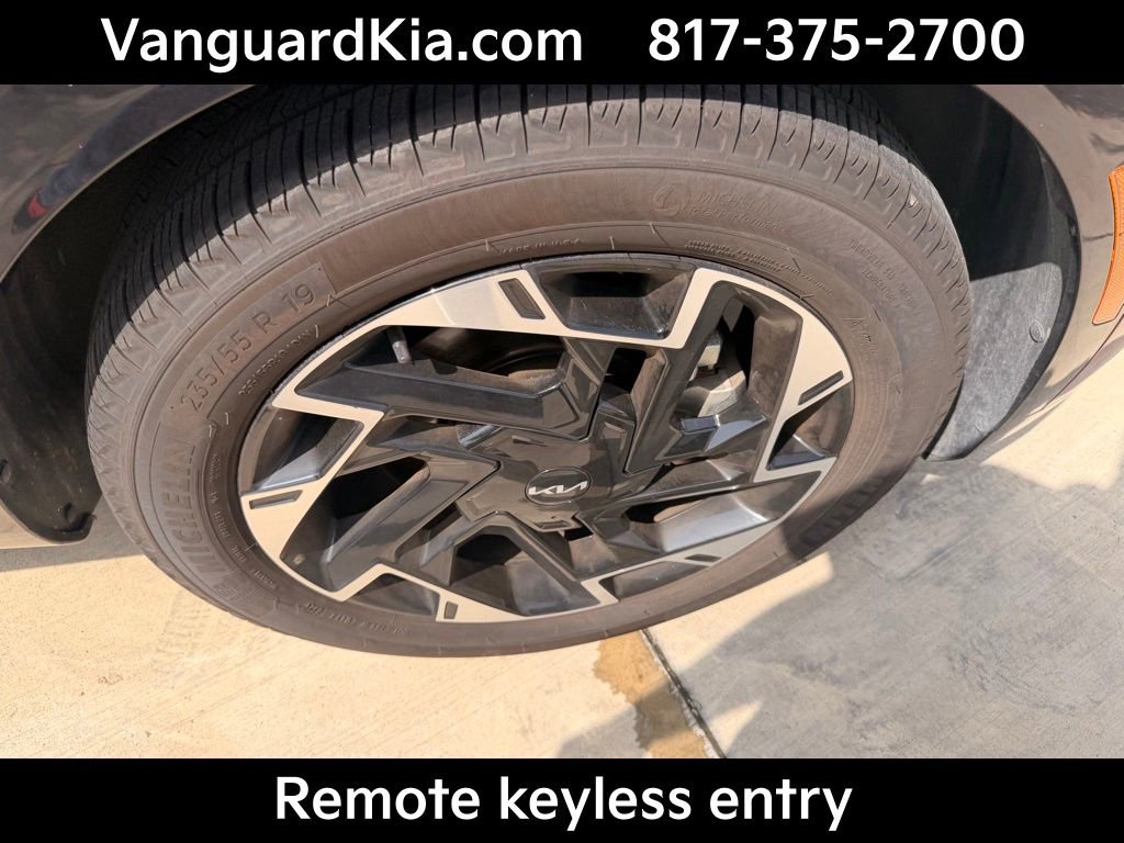 Certified 2025 Kia Sportage SX FWD image 11