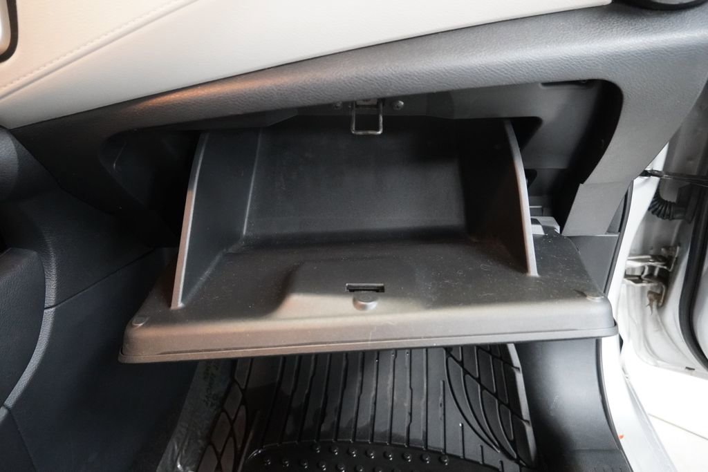 Used 2021 Nissan Versa SV image 27