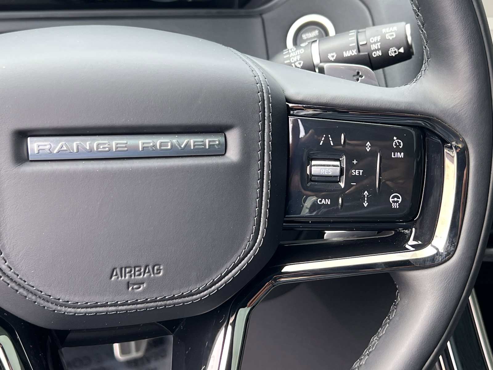 New 2025 Land Rover Range Rover Velar Dynamic SE image 26